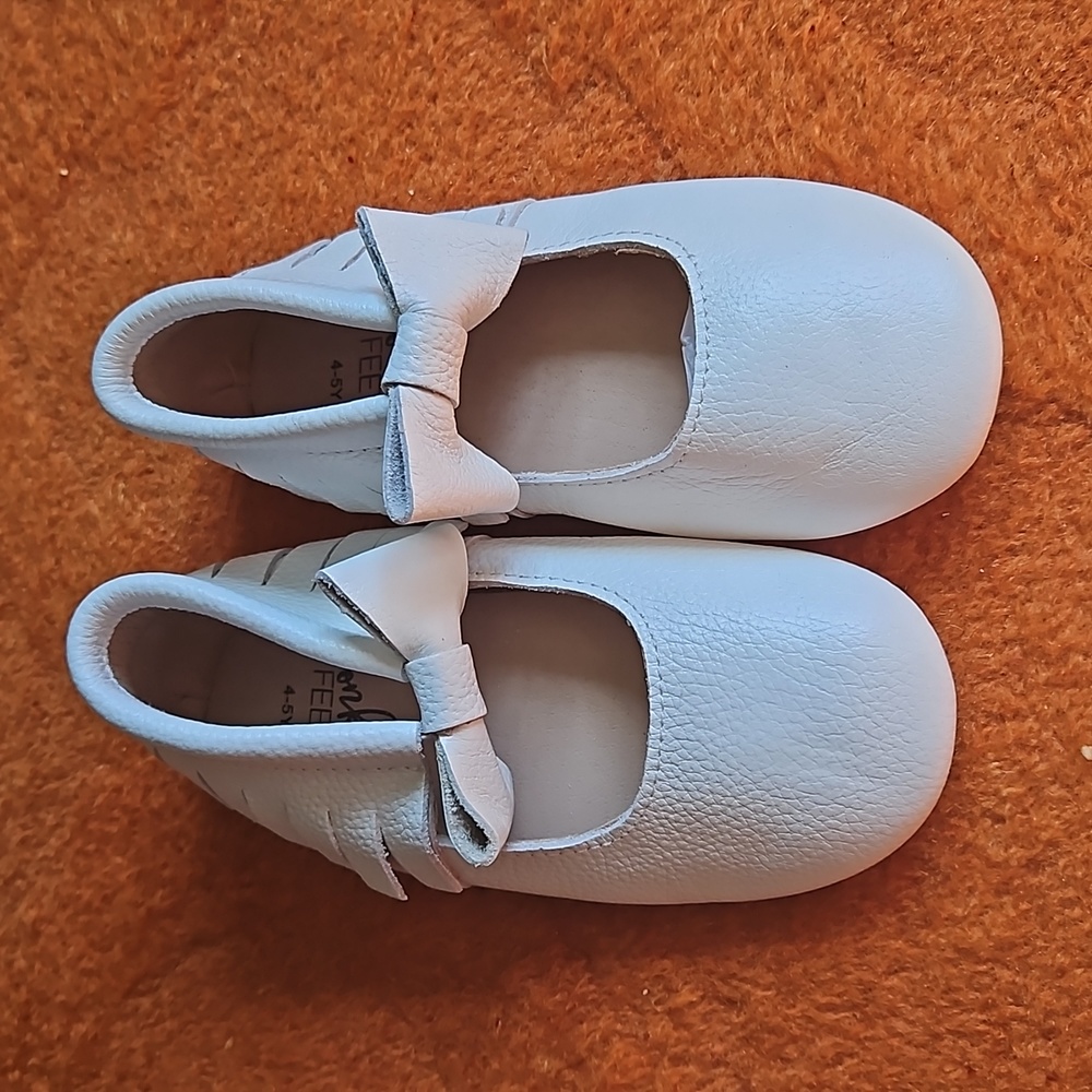 White Bow Moccasins from Monkey Feet